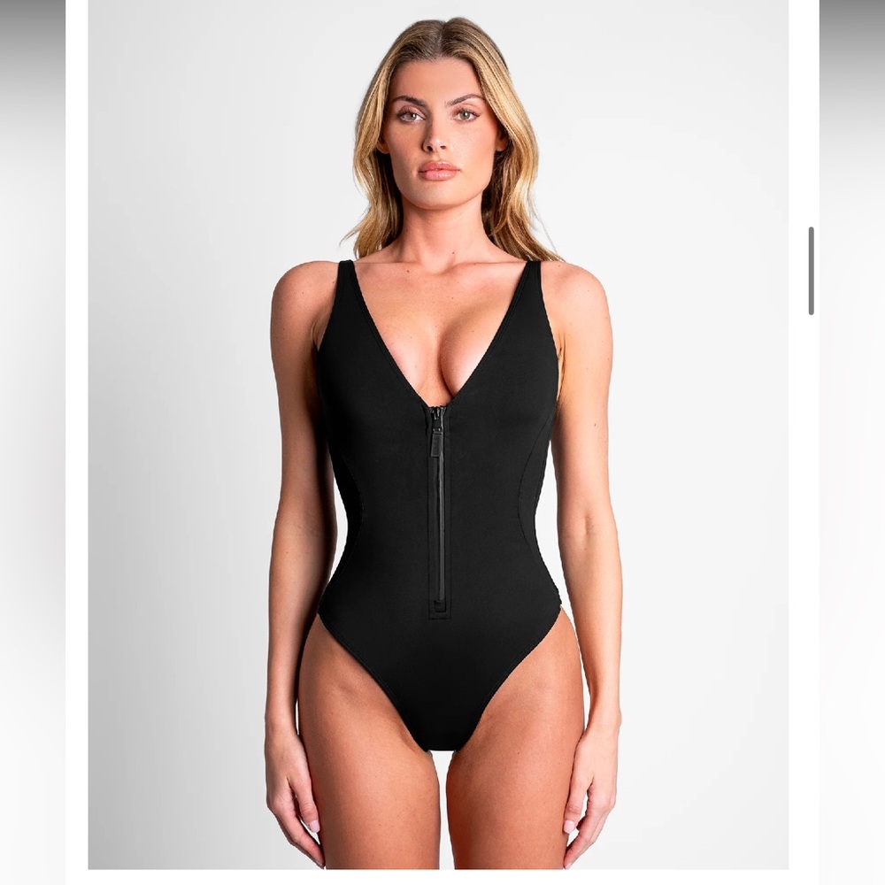 Cheeky Plungey Zip - Black - Size L